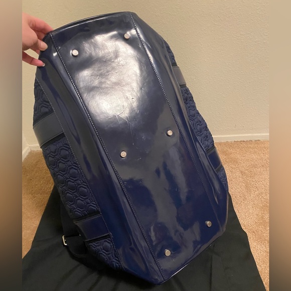 Navy Blue Vera Bradley XL duffel bag! Patent leather trim and feet! - Picture 2 of 6